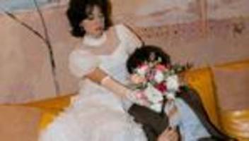 Hochzeitsrituale: Hochzeit ist, wenn die Chefin vom Papi durchs Spalier geführt wird