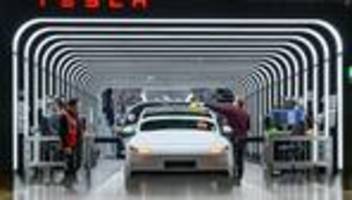 Lohnfortzahlung: Krankenstand in Tesla-Werk in Grünheide gesunken