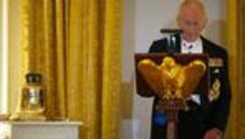 staatsbesuch in usa: könig charles schenkt trump u-boot-glocke mit dessen namen