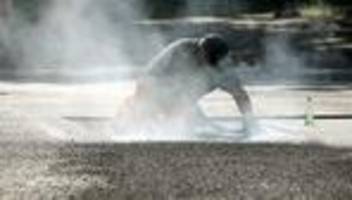 Steigende Baukosten: Bitumen-Preis verdoppelt: Iran-Krieg verteuert Straßenbau