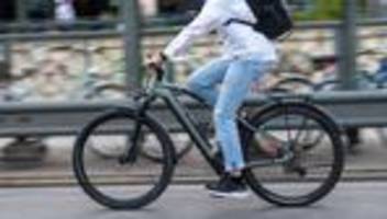 Tödlicher Unfall: Fahrradfahrer stirbt bei Unfall mit Auto