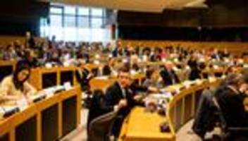missbräuchliche verwendung von geldern: eu-parlament fordert konsequenzen für rechtsnationale abgeordnete