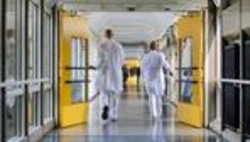 Reform der gesetzlichen Krankenversicherung: Opposition und Krankenkassen kritisieren Gesundheitsreform