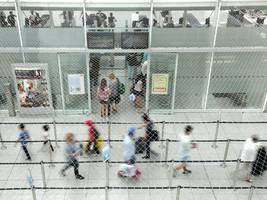 flugreisen: wie viel handgepäck darf noch mit?