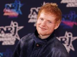 Ich behalte es so: Ed Sheeran trägt jetzt oben ohne