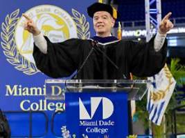 Nur, wer wird die Fragen stellen?: FIFA-Boss Infantino steht vor einem Berg voller großer Entscheidungen