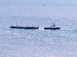 Sehr langsame Geschwindigkeit: Schlepperverband mit Wal bewegt sich auf Fehmarn zu