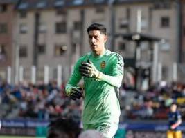 spanischer verband greift durch: faustschlag bringt torhüter xxl-sperre ein