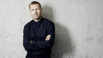 nils wülker bezaubert mit dem schlaflied für seine tochter