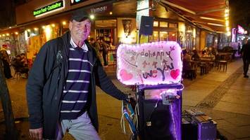 „Ich bin ’ne arme Sau“: Wie Manny aus seinem Leben in den Mai tanzt