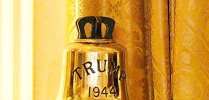 könig charles iii. bei donald trump: goldene glocke mit spitzer botschaft