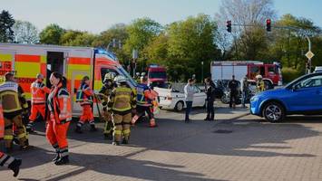 Riskantes Abbiegemanöver geht schief: Sechs Verletzte bei Unfall