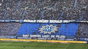 Haftbefehl gegen HSV-Ultra: Gesplitterter Polizeihelm mit herauslaufendem Blut