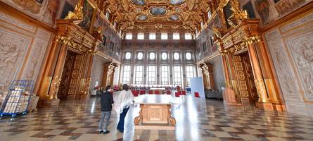 Das Augsburger Rathaus ist gesperrt – doch für Stadträte und OB gibt es jetzt eine Ausnahme