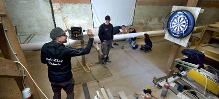 „Es ist immer ein Trupp beim Maibaum“: So läuft eine Maibaumwache ab