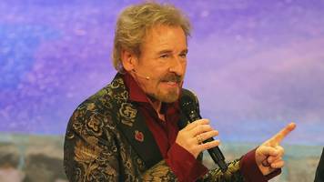 Thomas Gottschalk vertagt Bühnen-Rückkehr aus gesundheitlichen Gründen
