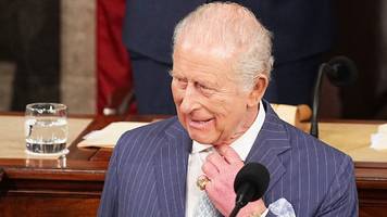 king charles bringt us-kongress zum lachen: die besten gags im video