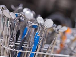 kunstfehlerprozess in augsburg: tod nach zahnbehandlung in praxis – urteil erwartet