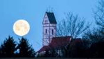 Astronomie: Blue Moon im Mai über Südwesten - was es damit auf sich hat