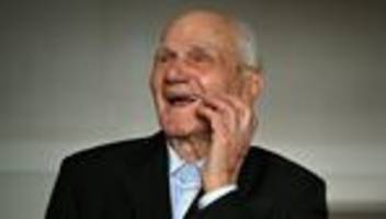 fest in weimar am 1. mai: kz-Überlebender andrej moiseenko feiert 100. mit punk-rock