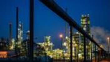 Kein Öl mehr aus Kasachstan: Versorgung der Raffinerie PCK stabil? Regierung optimistisch