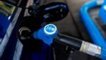 Spritpreise: Zahlreiche Tankstellen missachten laut Datenanalyse die 12-Uhr-Regel