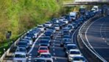 Verkehr: Langes Wochenende – was Autofahrer beachten sollten