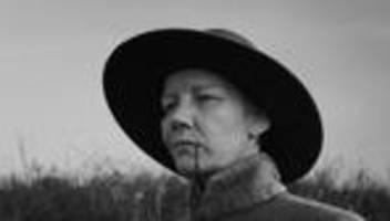 »Rose« von Markus Schleinzer: Sie überlebt den Krieg, aber wird sie auch den Frieden überstehen?