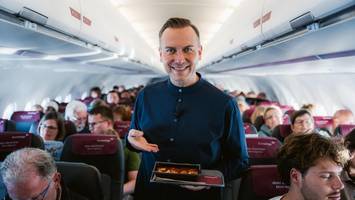 Tim Raue geht in die Luft und bietet Currywurst bei Eurowings an