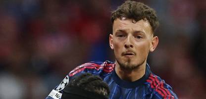 atlético madrid: ben white tritt auf vereinswappen – vater und sohn simeone reagieren