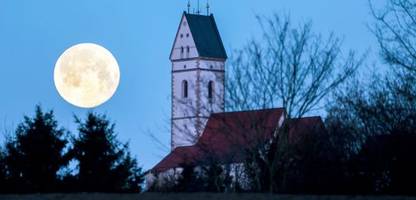 vollmond im mai: was es mit dem blue moon auf sich hat