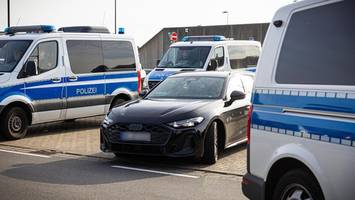 Illegales Autorennen in Itzehoe? Audi rast mit 150 km/h vor Polizei davon