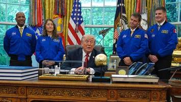 Trump empfängt Artemis-Crew und lobt sich selbst: „Bin physisch sehr gut“