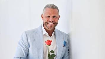 „Ur-Bachelor“ nach 14 Jahren zurück: Hamburger Paul Janke verteilt wieder Rosen