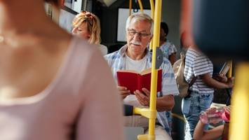 HVV Hamburg: Ab 1. Mai fahren Senioren wieder mit „49-Euro-Ticket“