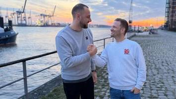 Nach Hitster: Zwei Ottenser erfinden Kartenspiel mit App – und feiern Erfolge