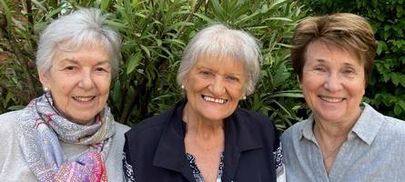 Treffen sich drei Opernsängerinnen vom Theater Augsburg zu einem Geburtstags