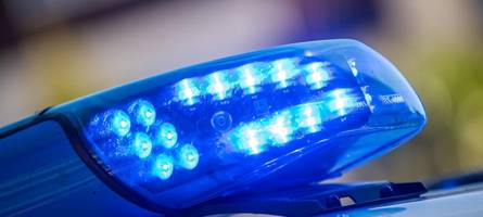 unfall mit auf der a8: linke spur zwischen friedberg und dasing blockiert