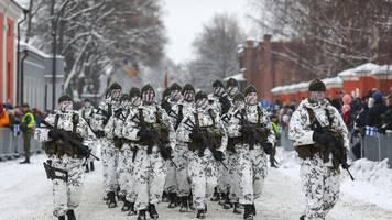 finnland baut militärische befestigungen nahe der russischen grenze auf