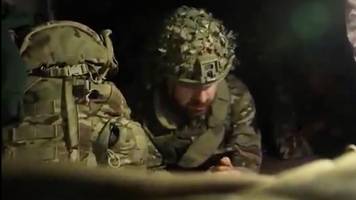 video zeigt: briten-soldaten suchen schutz vor irans raketen