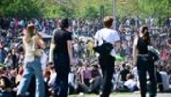 1. Mai: Viel los in Kreuzberg: Görlitzer Bahnhof geschlossen