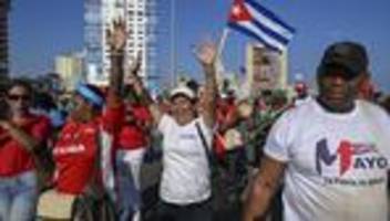 Kuba: Hunderttausende Kubaner demonstrieren in Havana gegen US-Embargo