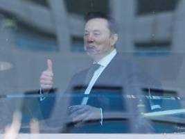 prozess gegen openai: elon musks ki-firma nutzte modelle seines erzrivalen