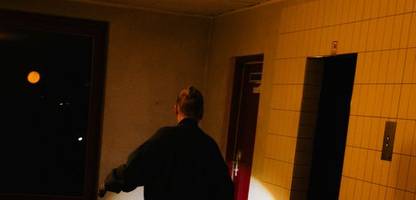 berlin: »die liegen im treppenhaus und zwei meter weiter verrichten sie ihre notdurft«