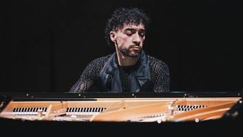 begeisterung in der elbphilharmonie: olympia-pianist spielt ohne feste setlist