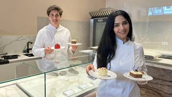 „Alles handgemacht“: Gäste können in französischer Patisserie zugucken