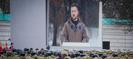 Mitten im Krieg: Selenskyj kündigt Reform der Armee an