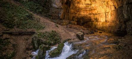 wanderer stirbt in höhle nach medizinischem notfall