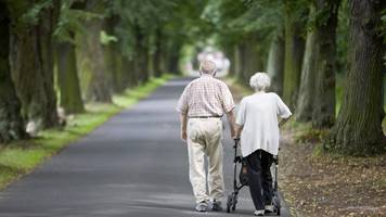 Rente nach fast 60 Jahren: Margaret (90) und Peter (95) geben eigenen Eisenwarenladen auf