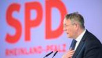 Parteitag: SPD nimmt Koalitionsvertrag mit CDU an